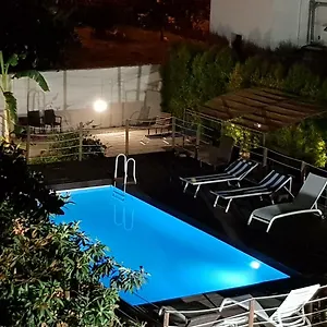  Guest house Il Giardino Di Flora Con Piscina